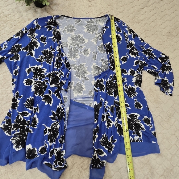 Lane Bryant Blue and Black Floral Open Front Cardigan, Size 22/24 - Picture 4 of 6